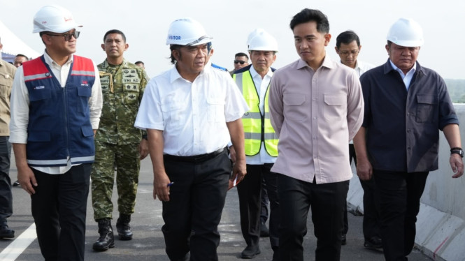 Wapres Gibran tinjau progres penyelesaian tol penghubung Sumsel–Jambi.