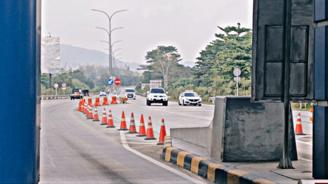 Suasana di Gerbang Tol Kotabaru