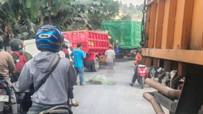 Gagal menyalip di Jalan Tirtayasa Bandar Lampung, penumpang Fazzio tewas terlindas truk box.