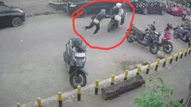 Mahasiswi Unila kekat kejar dan terseret motor komplotan maling.