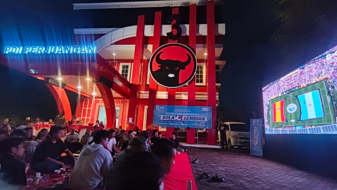 Suasana nonton bareng di Kantor DPD PDIP Lampung