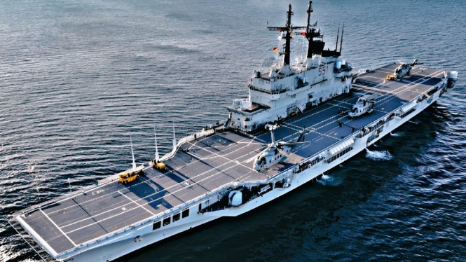 Kapal induk Giuseppe Garibaldi dari Italia