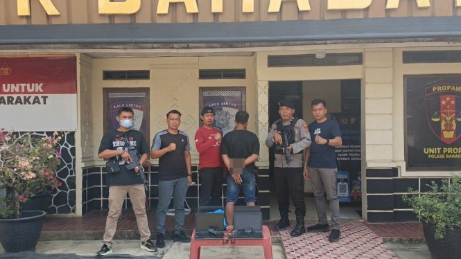 Pelaku pencurian saat diamankan polisi