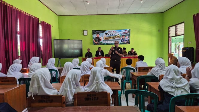 Jaksa masuk sekolah