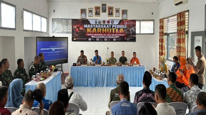Gandeng Tim Mabes TNI, Polsek Penengahan gelar edukasi masyarakat peduli Karhutla.