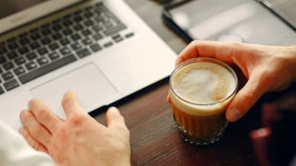 Minum Kopi di Jam Genting Malah Justru Ngantuk, Kok Bisa? Begini Penjelasannya.