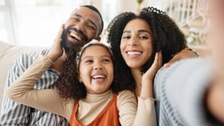 7 Tips Membagi Waktu antara Mengurus Anak dan Pekerjaan Rumah tanpa Kelelahan, New Mom Harus Tahu!