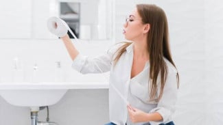 Cat Tembok Kamar Mandi Selalu Mengelupas? Ini 5 Solusi Ampuh yang Jarang Diketahui!