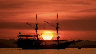 7 Spot Mengejar Sunset di Pantai Rahasia Labuan Bajo yang Tak Terjamah Turis