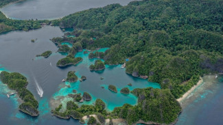 Gak Nyangka! Tempat Ini Lebih Indah dan Sepi dari Raja Ampat