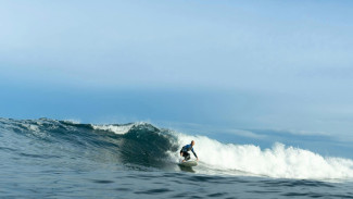 Menaklukkan Ombak: 5 Spot Surfing Ekstrem di Indonesia