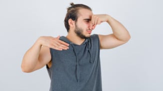 7 Cara Menghilangkan Bau Ketiak Secara Alami dan Mudah, Dijamin Tetap Segar Seharian