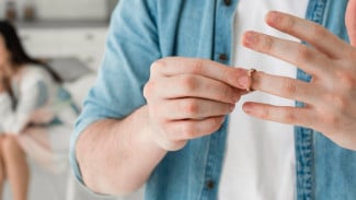 Apakah Kebiasaan Selingkuh Bisa Menurun ke Anak? Orang Tua Harus Tahu Hal Ini