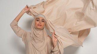 Anti Budeg dan Sakit Telinga! Ini Cara Pilih dan Pakai Inner Hijab Seharian