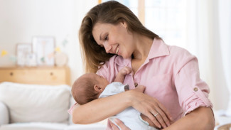 Benarkah Menyusui di Malam Hari Dapat Meningkatkan Bonding dan Kualitas Tidur Bayi?