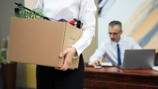 Tips Cerdas Atur Uang Pesangon, Mana yang Lebih Dulu Lunasi Utang, Nabung, atau Mulai Usaha?