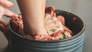 Begini Cara Memarinasi Daging Sate supaya Teksturnya Empuk dan Rasa Bumbu Menyatu Sempurna