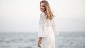 10 Warna Outfit Idul Adha yang Bikin Kulit Cerah & Fresh di Pagi Hari