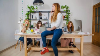 Mengenal Office Frogging, Tren Baru Karier Gen Z yang Mengubah Dunia Kerja