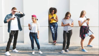 Mengapa Gen Z Lebih Pilih PayLater daripada Kartu Kredit?