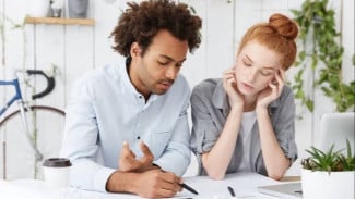 Generasi Sandwich Hidup di Tengah Tuntutan, Intip 5 Strategi Jitu Kelola Keuangan Tanpa Pusing