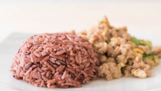 Tips Memasak Nasi Merah agar Tidak Keras dan Tetap Nikmat, Cocok untuk Diet Sehari-hari!