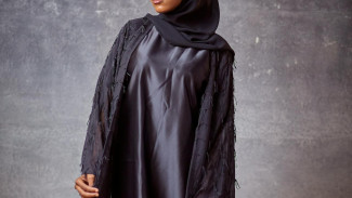 Gamis Satin yang Mewah dan Jatuh: Pilihan Elegan untuk Tampil Anggun Saat Kondangan