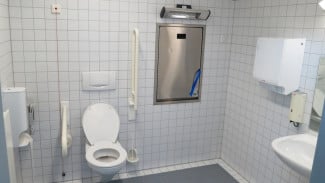 40% Pekerja Memilih Toilet Sebagai Tempat Untuk Menangis, Kenapa? Ini Alasannya