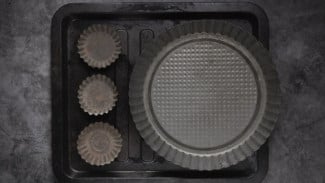 5 Cara Ampuh Membersihkan Loyang Berkerak Tanpa Merusak Permukaan dan Anti Ribet