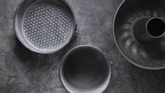 7 Tips Menyimpan Loyang yang Benar agar Awet dan Bebas Goresan