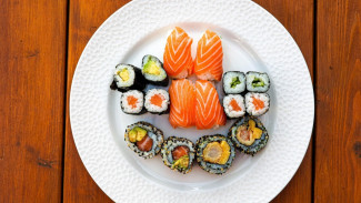 Benarkah Sushi Bisa Lebih Berbahaya dari Ayam Mentah? Ini Penjelasannya!