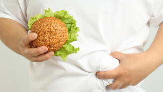 7 Tips Makan Malam agar Perut Tidak Buncit, Simpel tapi Efektif!