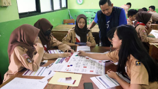 Remaja Rentan Terjebak Pinjol? Ini 7 Ilmu Keuangan yang Wajib Dikuasai