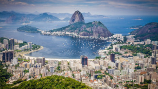 Sama-sama Bebas Visa, Mending Liburan ke Brasil atau Keliling Indonesia?