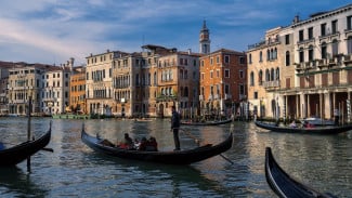 Menemukan Venice di Banjarmasin hingga Swiss di Papua