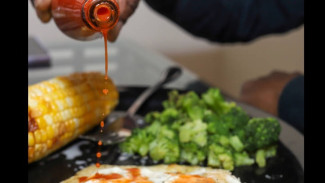 Suka Cocol Saus Setiap Makan? Hati-Hati Risiko Hipertensi!