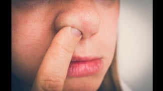 Hati-hati Kebiasaan Mengupil Bisa Sebabkan Masalah pada Otak