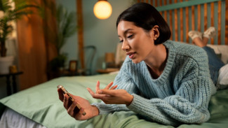 7 Dampak Buruk Main HP Setelah Bangun Tidur terhadap Kesehatan
