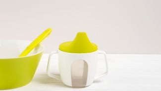 Tips Merawat Peralatan Makan Bayi, Bisa Disimpan Lama Sampai Punya Adik