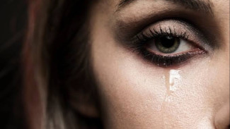 Pulang Kerja Malah Nangis? Ternyata Ini Alasan Psikologis yang Jarang Dibahas