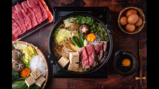 Hot Pot Rumahan untuk 2 Orang, Modal di Bawah 50 Ribu! Gampang Banget Tanpa Kompor Khusus