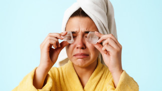 Habis Nangis? Begini Cara Pakai Es Batu untuk Kurangi Mata Sembab