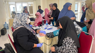 Bakrie Amanah Bersama DKM Masjid Al-Bakrie Gelar Deteksi Kanker Serviks dan Santunan Yatim-Janda Lansia