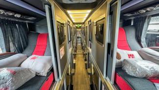 Bus Sleeper vs Kereta Ekonomi, Mana yang Lebih Worth It dari Jakarta ke Jawa Timur?