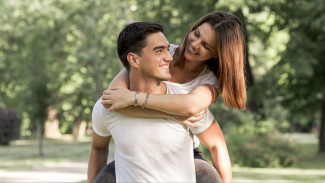 5 Cara Membangun Komunikasi Harmonis dengan Pasangan untuk Rumah Tangga Bahagia