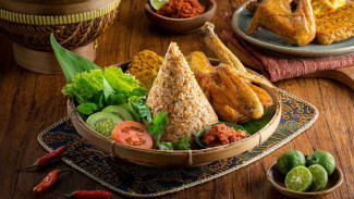 Dijuluki 'Nasi Miskin', Begini Nikmatnya Nasi Tutug Oncom yang Sudah Naik Kelas