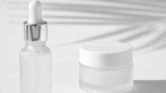 5 Alasan Tidak Membuang Botol Kosmetik Bekas Sembarangan, Bisa Dimanfaatkan Loh!