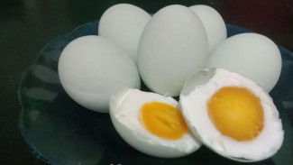 Cara Bikin Telur Asin Sendiri di Rumah, Mudah Banget Cuma 15 Menit