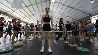 Tips Punya Bentuk Tubuh Ideal dengan Angkat Beban, Perkuat Fisik hingga Mental Perempuan