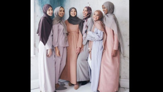 5 Gamis Pastel Tunik Jadi Favorit Kaum Hawa Bulan Ini